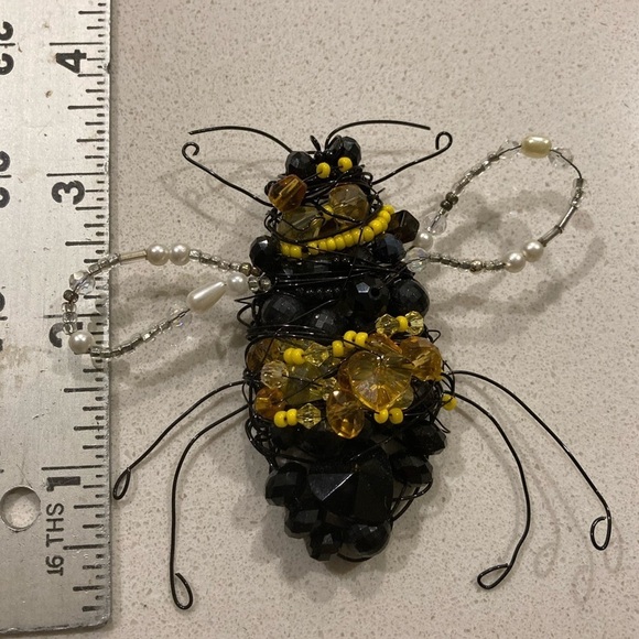 Handmade coated copper wire, glass, acrylic and crystal beaded bumblebee - Picture 6 of 10